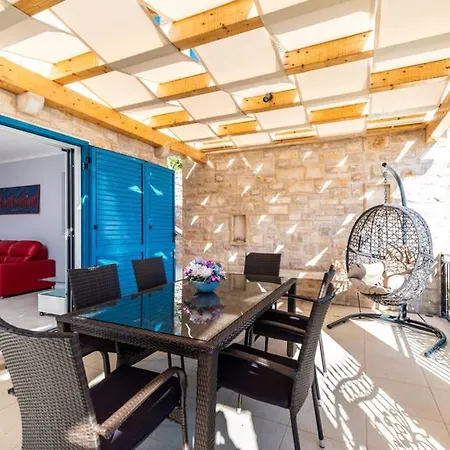 Luxury Marina View No 1 *