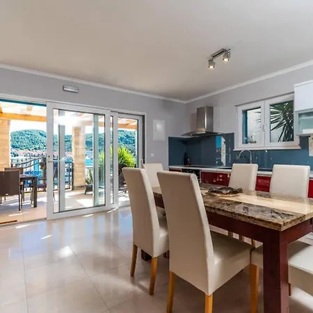 Luxury Marina View No 1 Apartamento *