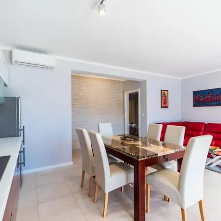 Luxury Marina View No 1 * 벨라루카