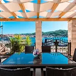 Luxury Marina View No 1 *