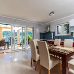Luxury Marina View No 1 شقة *