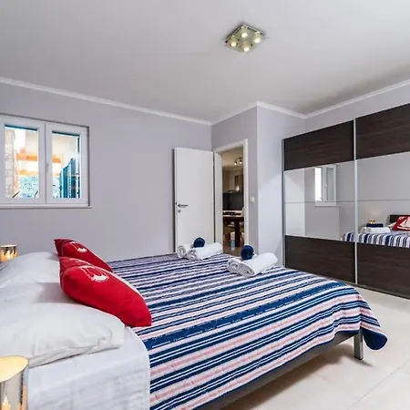 Luxury Marina View No 1 Apartament