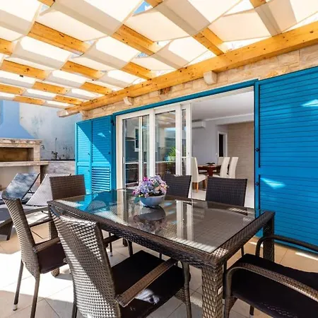 Apartment Luxury Marina View No 1 *