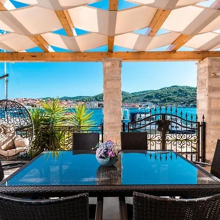 Luxury Marina View No 1 *
