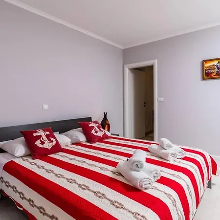 Luxury Marina View No 1 Apartament