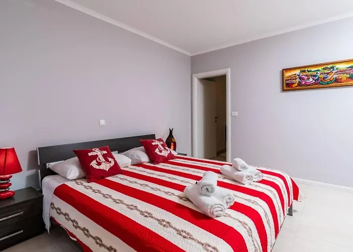 Luxury Marina View No 1 Apartment